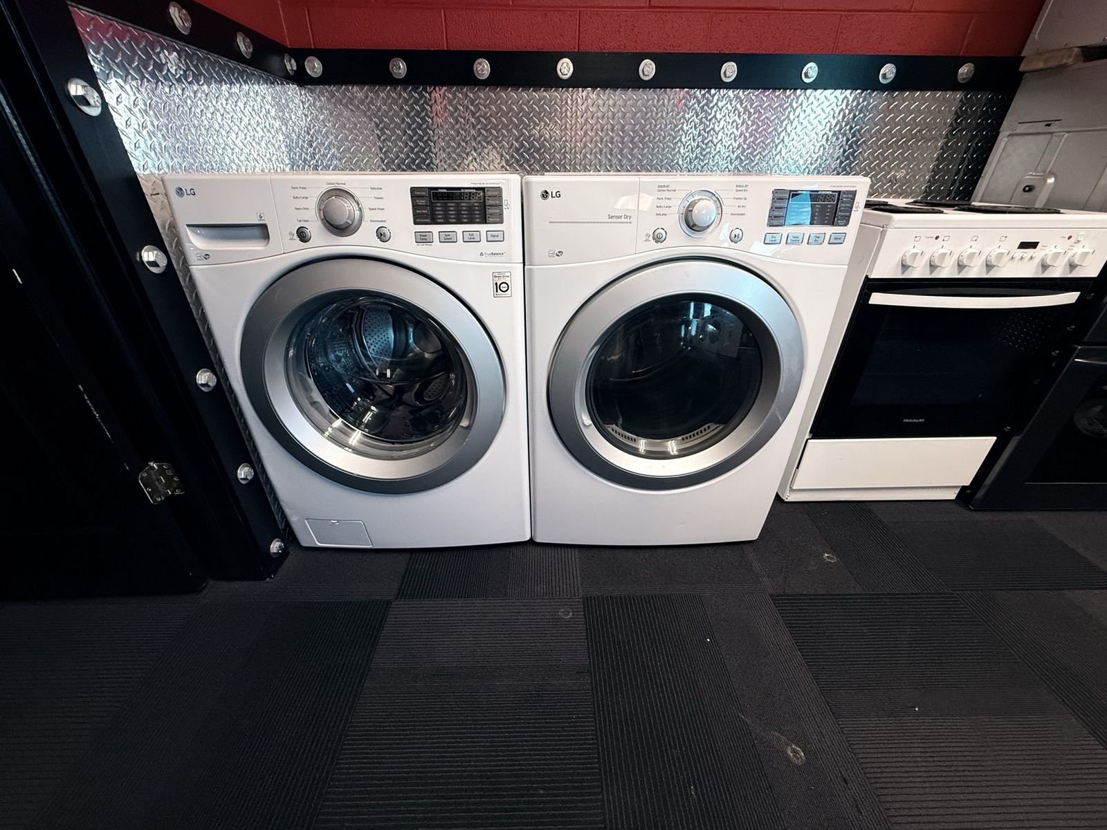 Matching White Ultra Capacity, Gas Lg Washer & Dryer Set!(STACKABLE!)