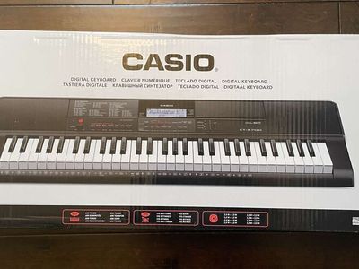 Casio CT-X700 Premium Portable Keyboard/piano Bundle with stand and headphone.