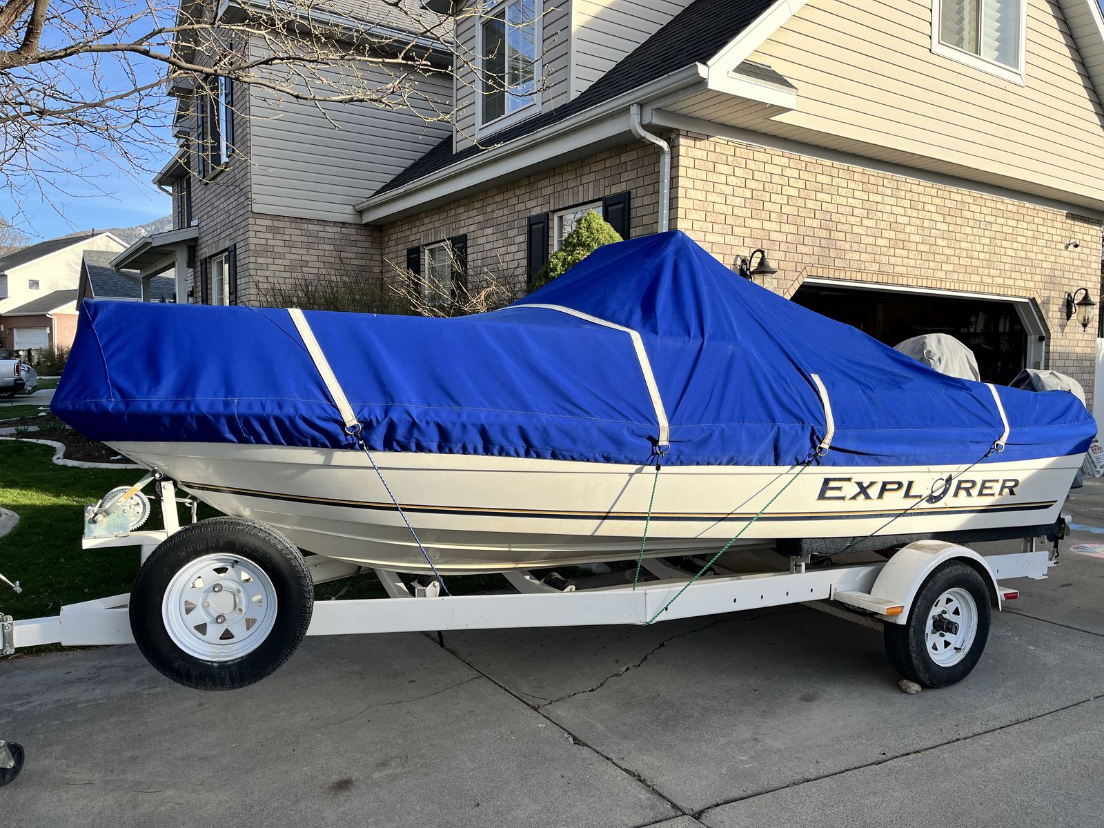 Fishing boat, 17.5 feet, great condition, 2 motors, lund, alumacraft campion