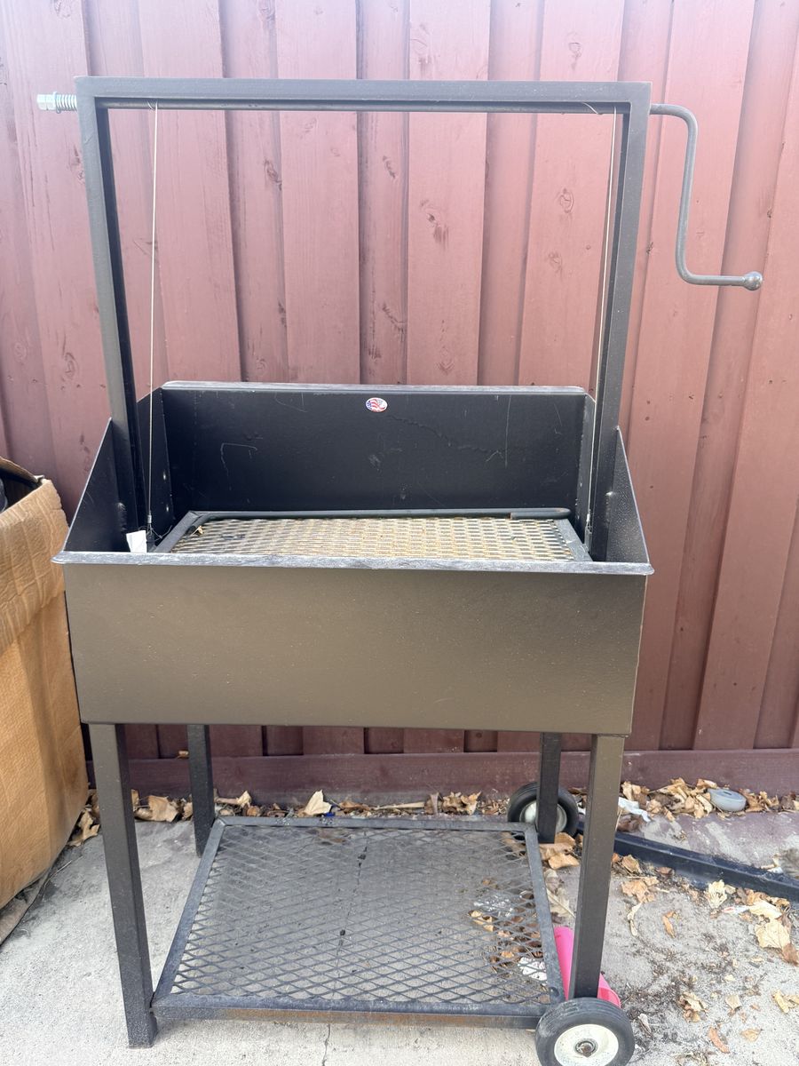 Brand new Santa Maria Style Grill