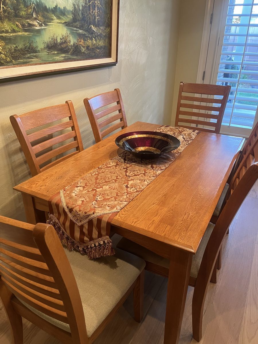 Table and 6 chairs 