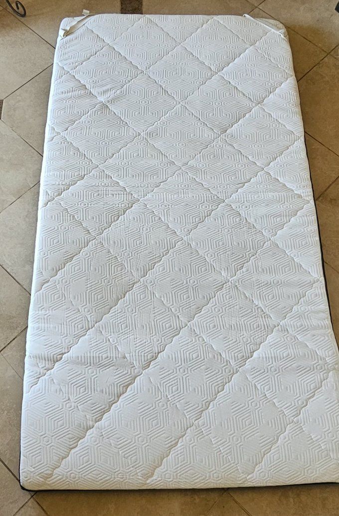 Certipur-US Certified 75x31x3 inch Memory Foam Tri-Fold Mattress Topper, Camping Guest Bed