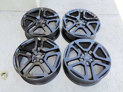 Kia Telluride Rims 20” with sensors almost new