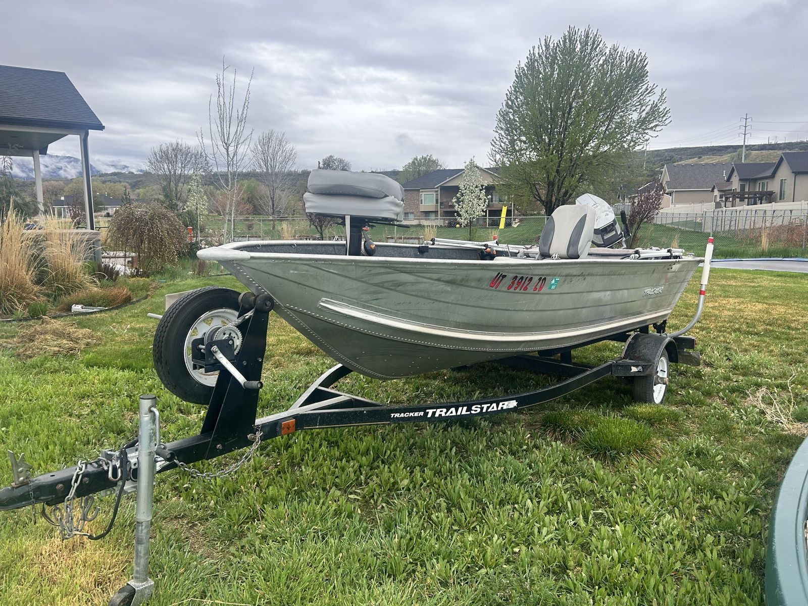 14’ Tracker Deep V + Yamaha 25HP Electric Start