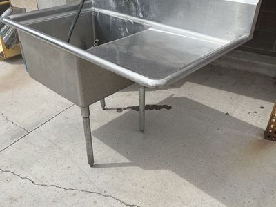 Commercial sink