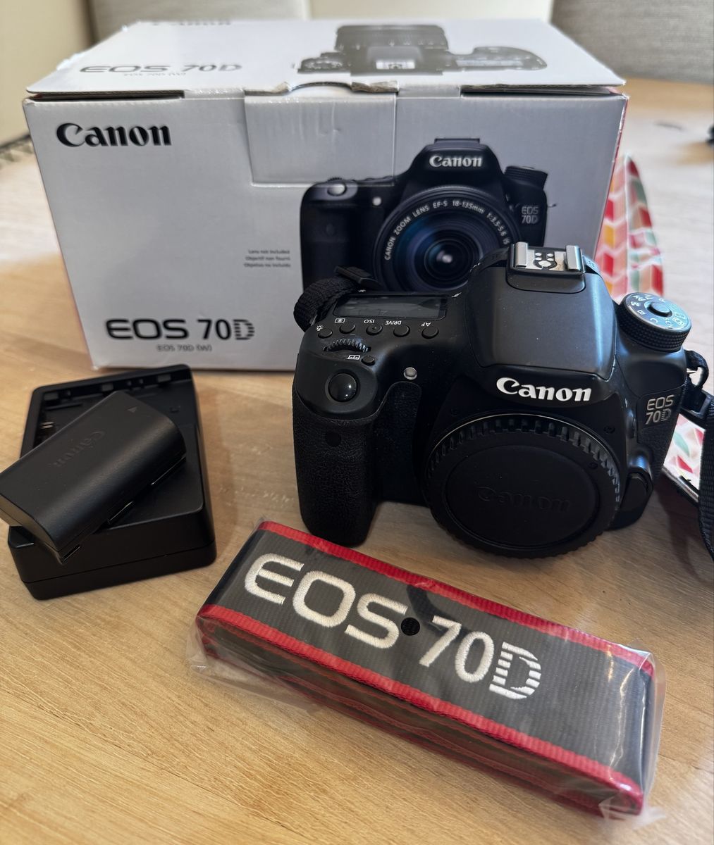 Canon EOS 70D dslr camera