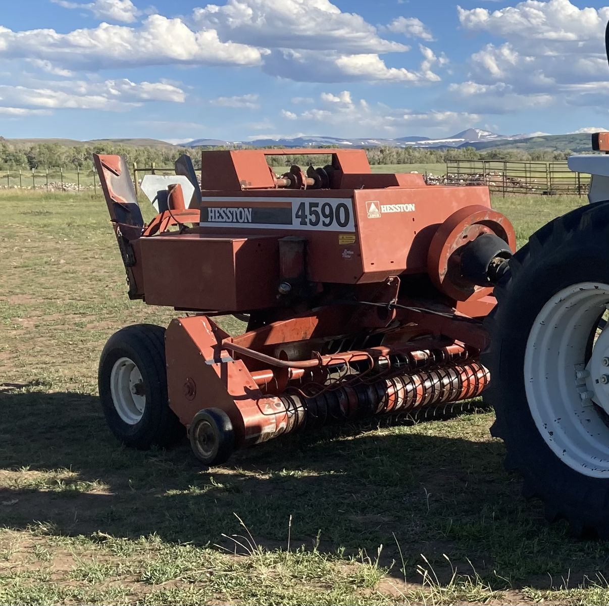 Hesston 4590 inline baler
