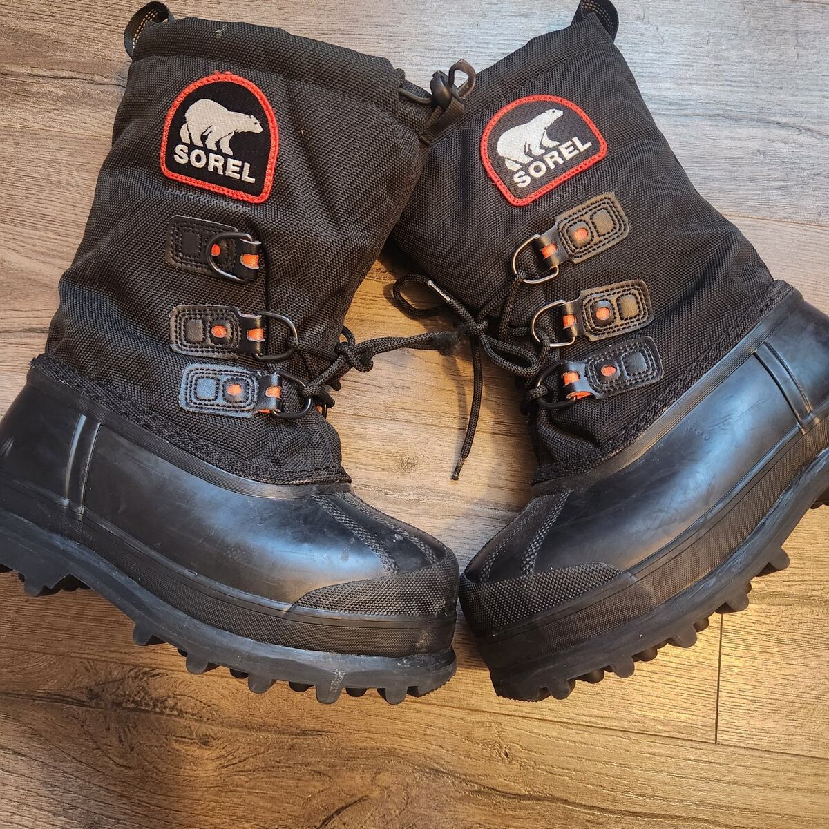 Sorel Glacier XT snow boots Size 2 EUR32