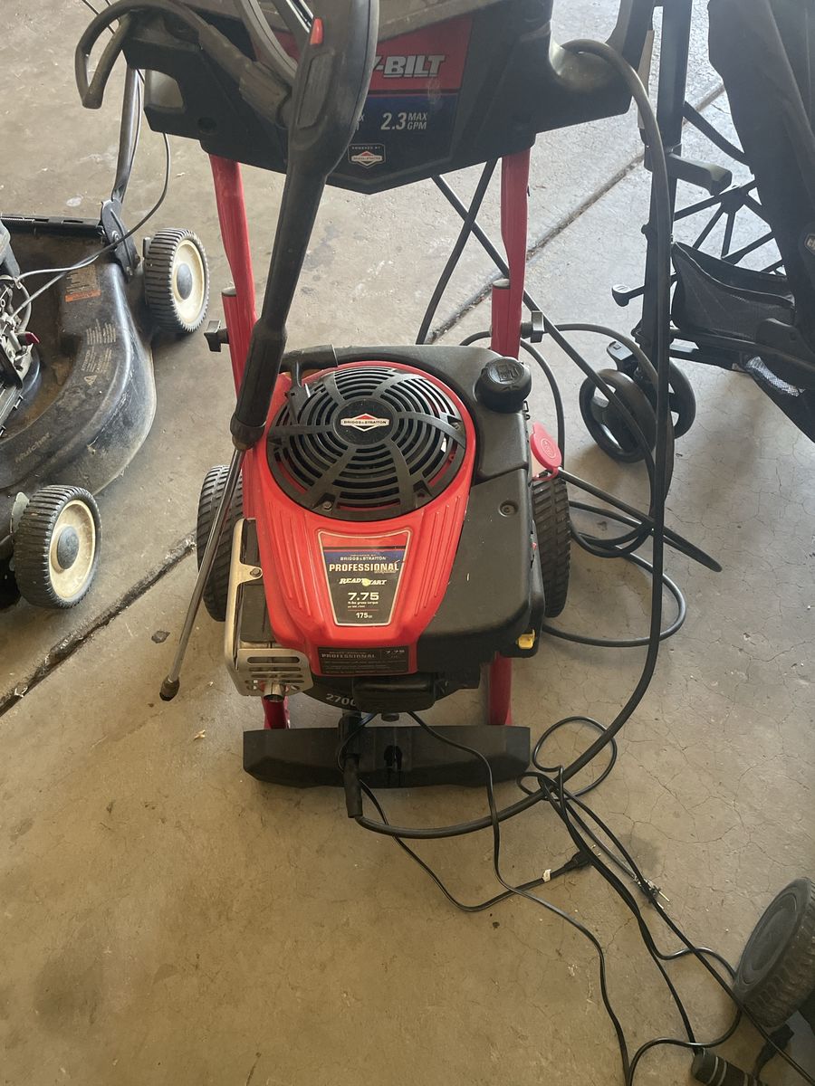 Troy-Bilt Gas Pressure Washer with Briggs & Stratton Engine 2700 PSI 2.3 GPM