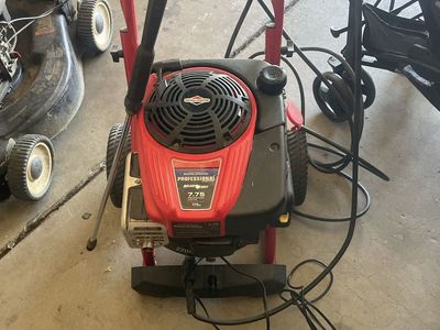 Troy-Bilt Gas Pressure Washer with Briggs & Stratton Engine 2700 PSI 2.3 GPM