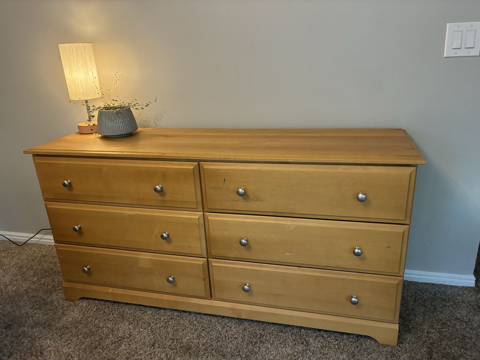 Light wood 6-drawer dresser