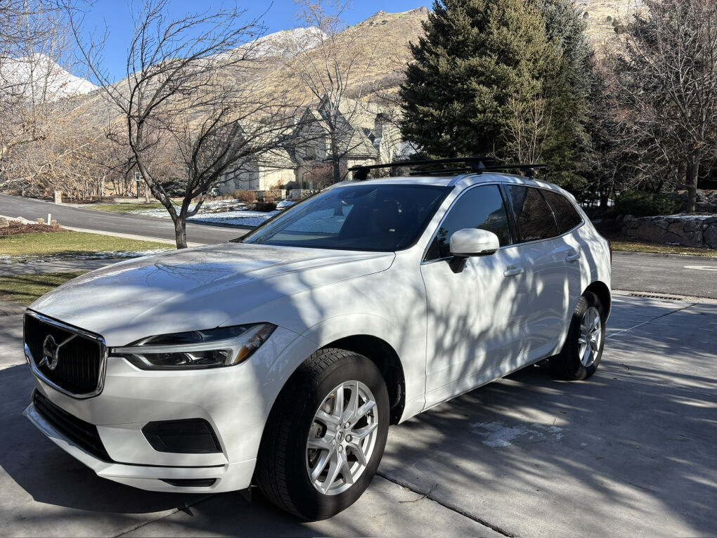 2018 VOLVO XC60 T5 Momentum