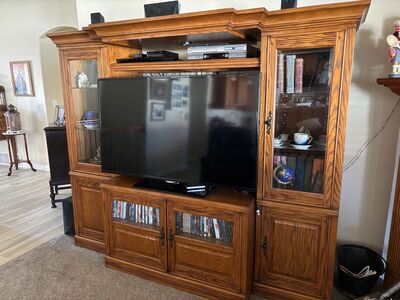 OAK ENTERTAINMENT CENTER