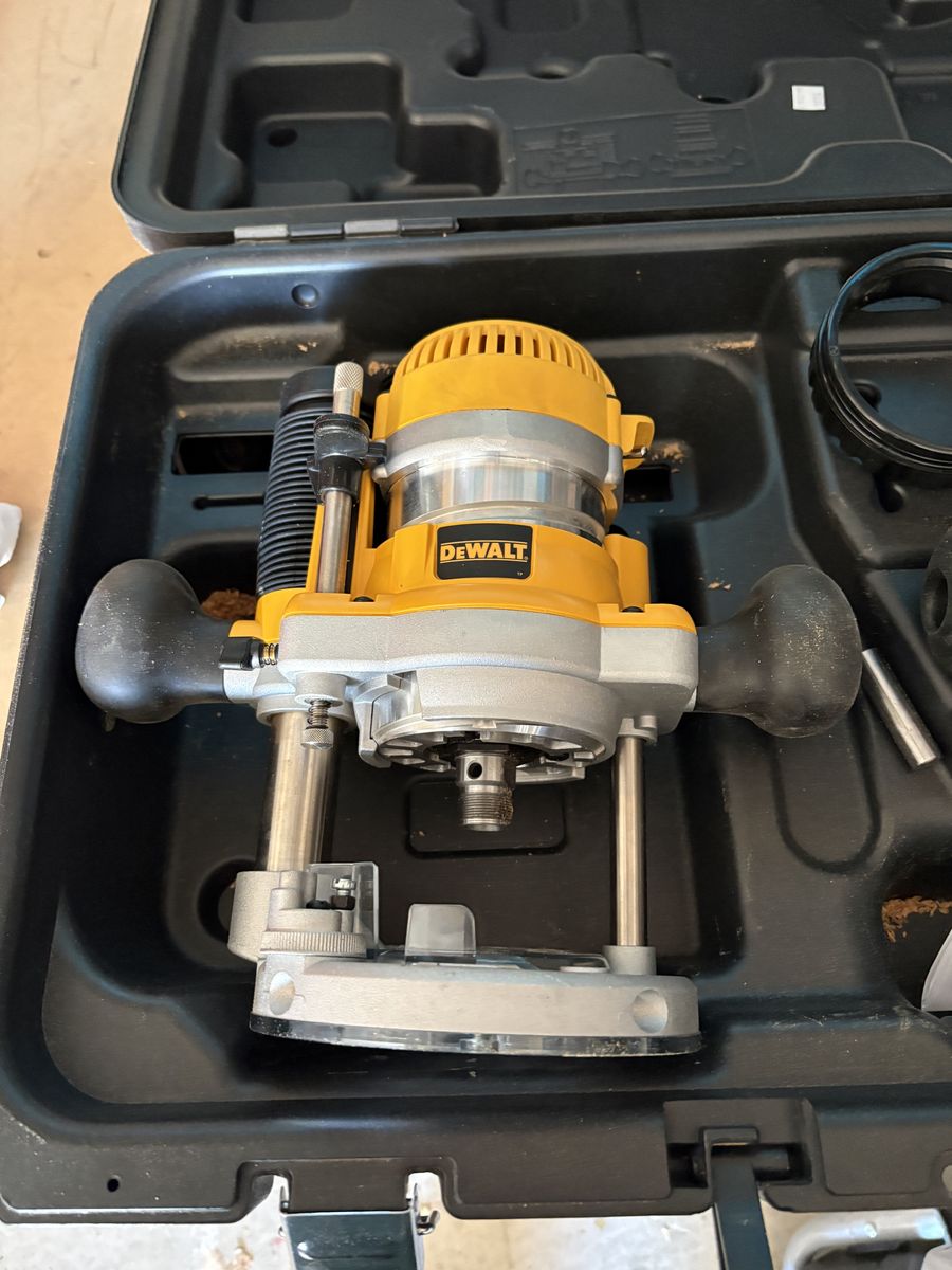 Dewault Fixed Base and Plunge Router Set