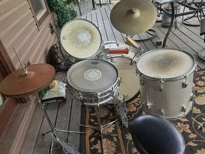 Vintage Drum Kit Set