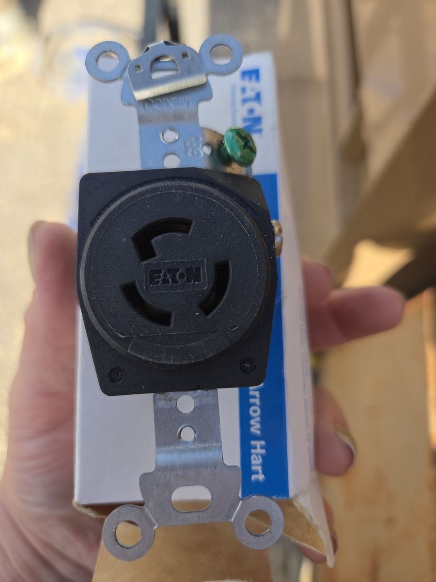 Qty -10 Eaton Arrow Hart Plug recepticals. CWL515P 15A 125V AC 2P 3W grounding (2 poles). NEW