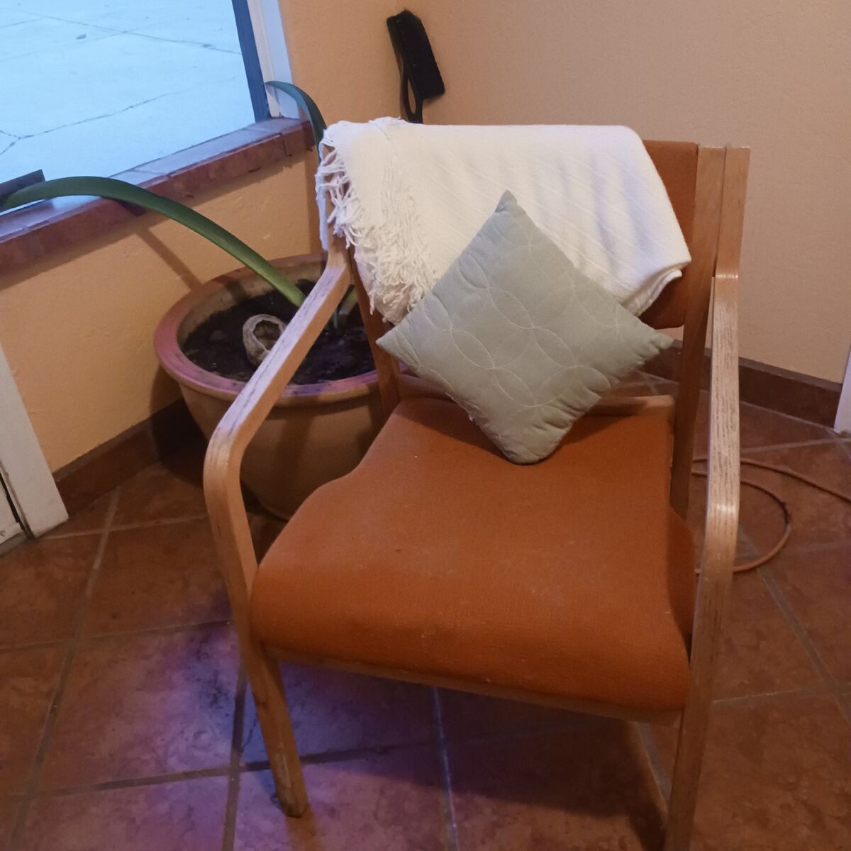 Accent chair MCM orange.