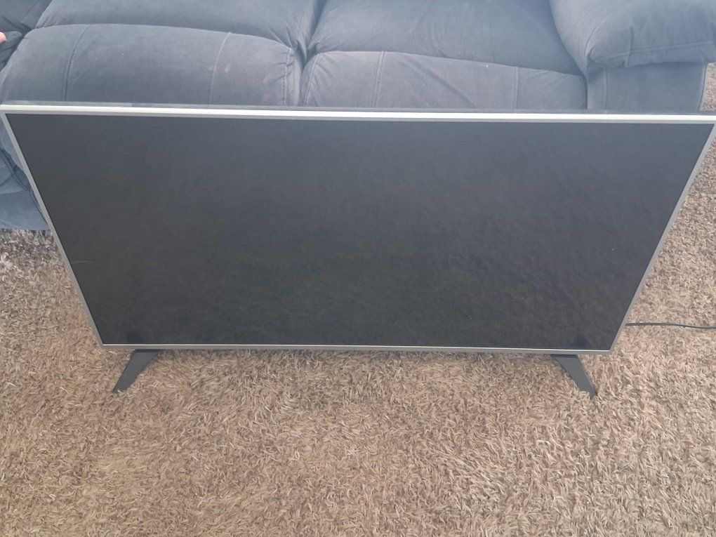 LG 4K UHD Smart TV 43 inch with Philips DVD Player, Great Condition