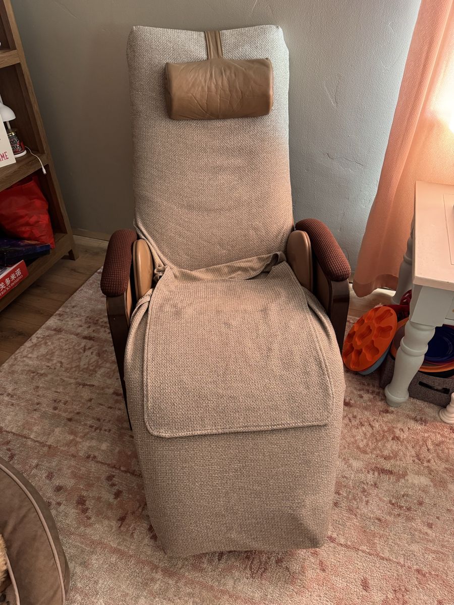 Zero gravity chair with cover