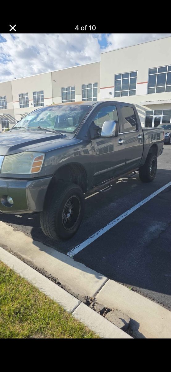 2005 Nissan Titan 5.6 LE 4x4 Off Road Crew Cab Truck