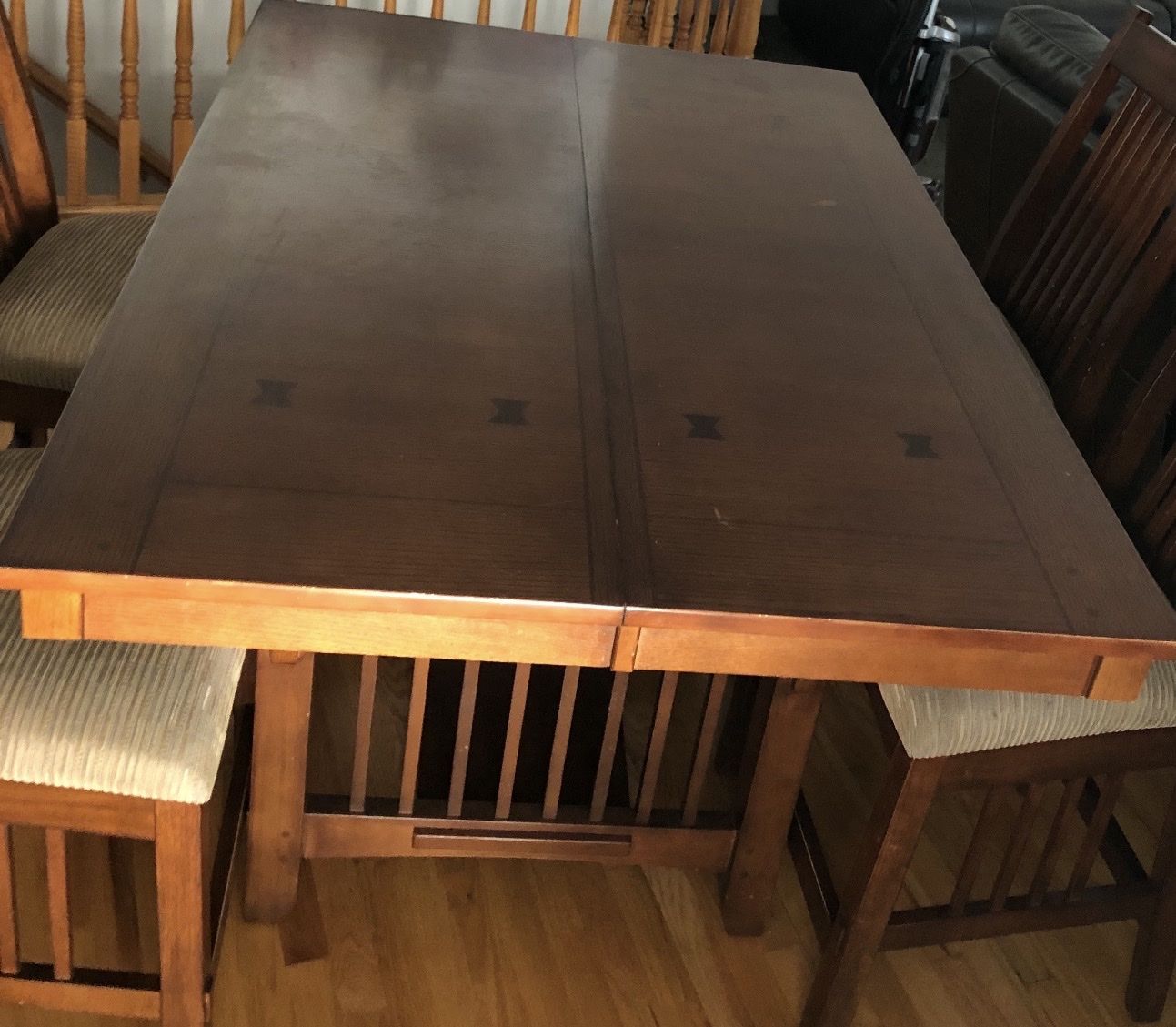 Dining Table & 6 Chairs