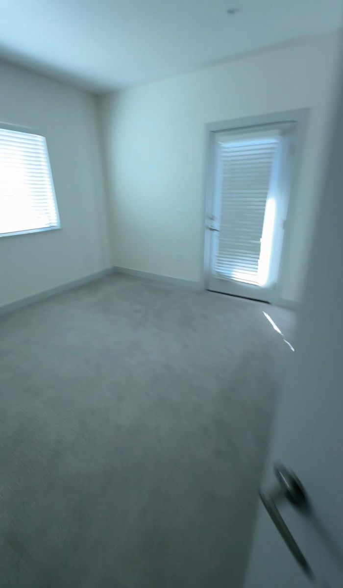 Main image 4