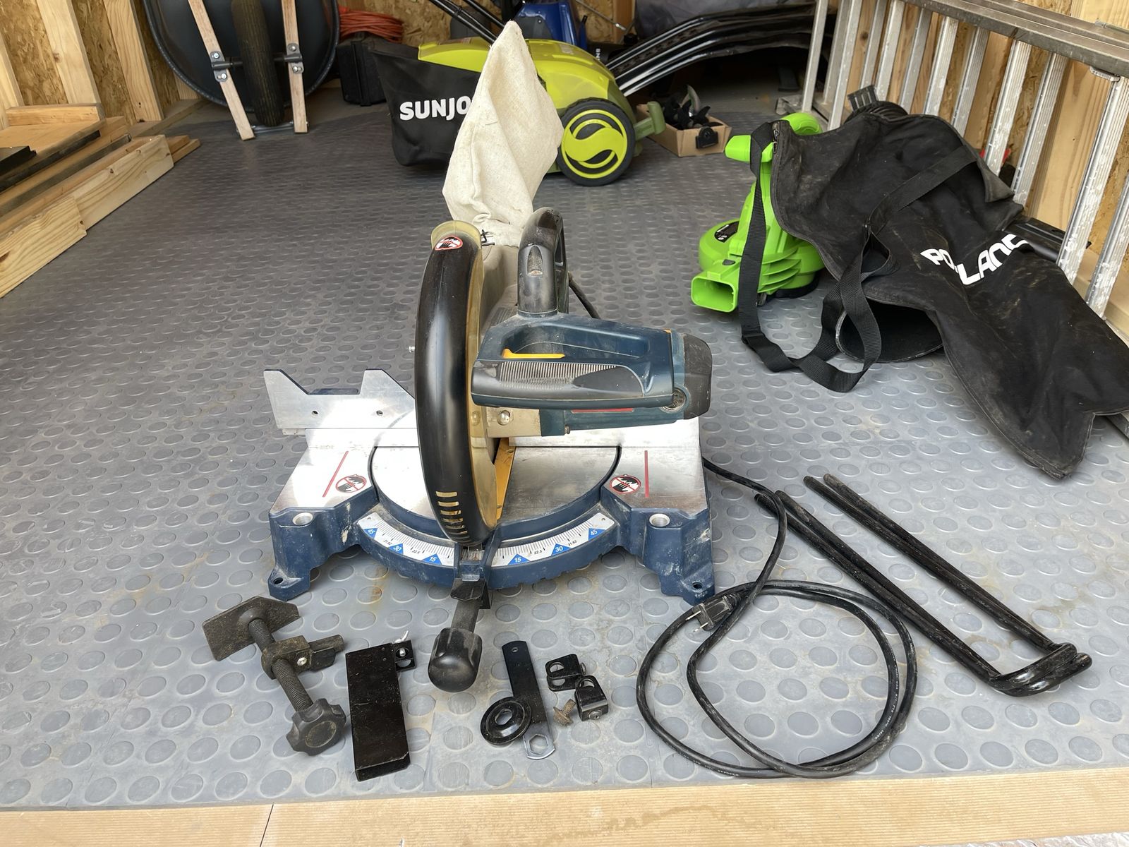 Ryobi 10” compound miter saw