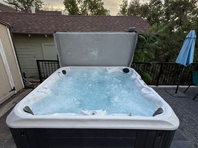 Hot Tub- 6 Person- Strong Spas Brand Embark E90L model. 91” x 91”.