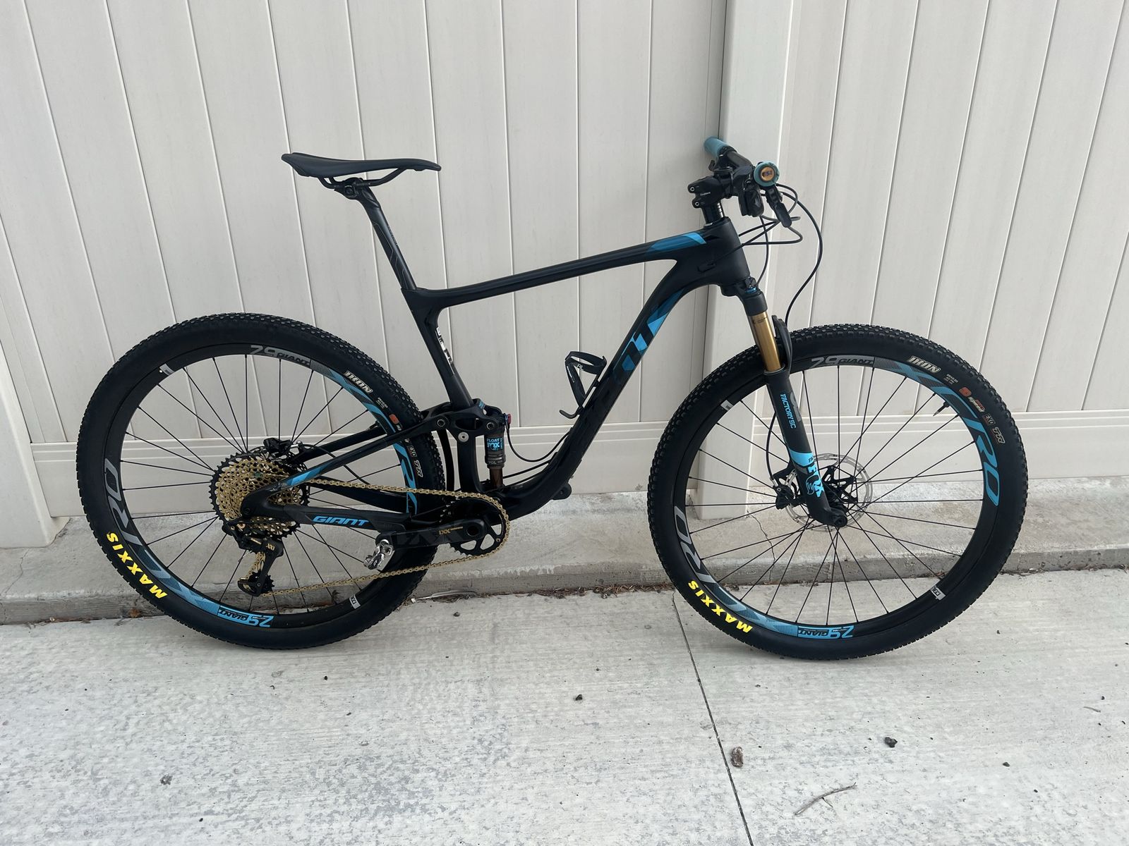 Giant Anthem Advanced Pro Carbon Mountain Bike -2018