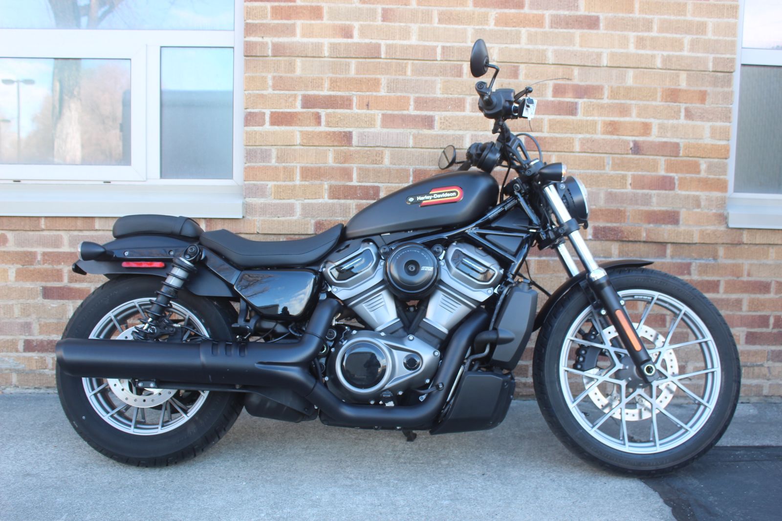 294 MILES!  HARLEY DAVIDSON NIGHTSTER SPECIAL 975