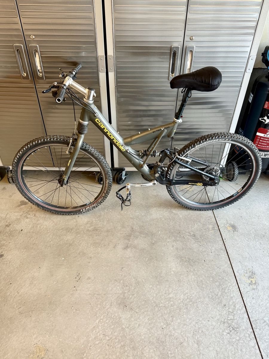 Cannondale SuperV700 Mountain Bike