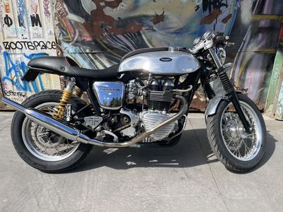 Triumph Thruxton 900