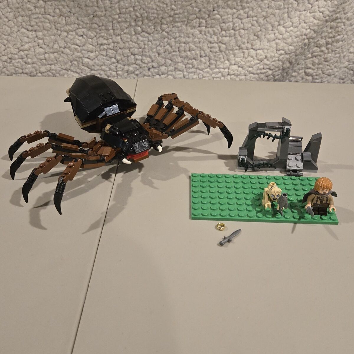 Lego Hobbit and Lord of the Rings Shelob Attacks