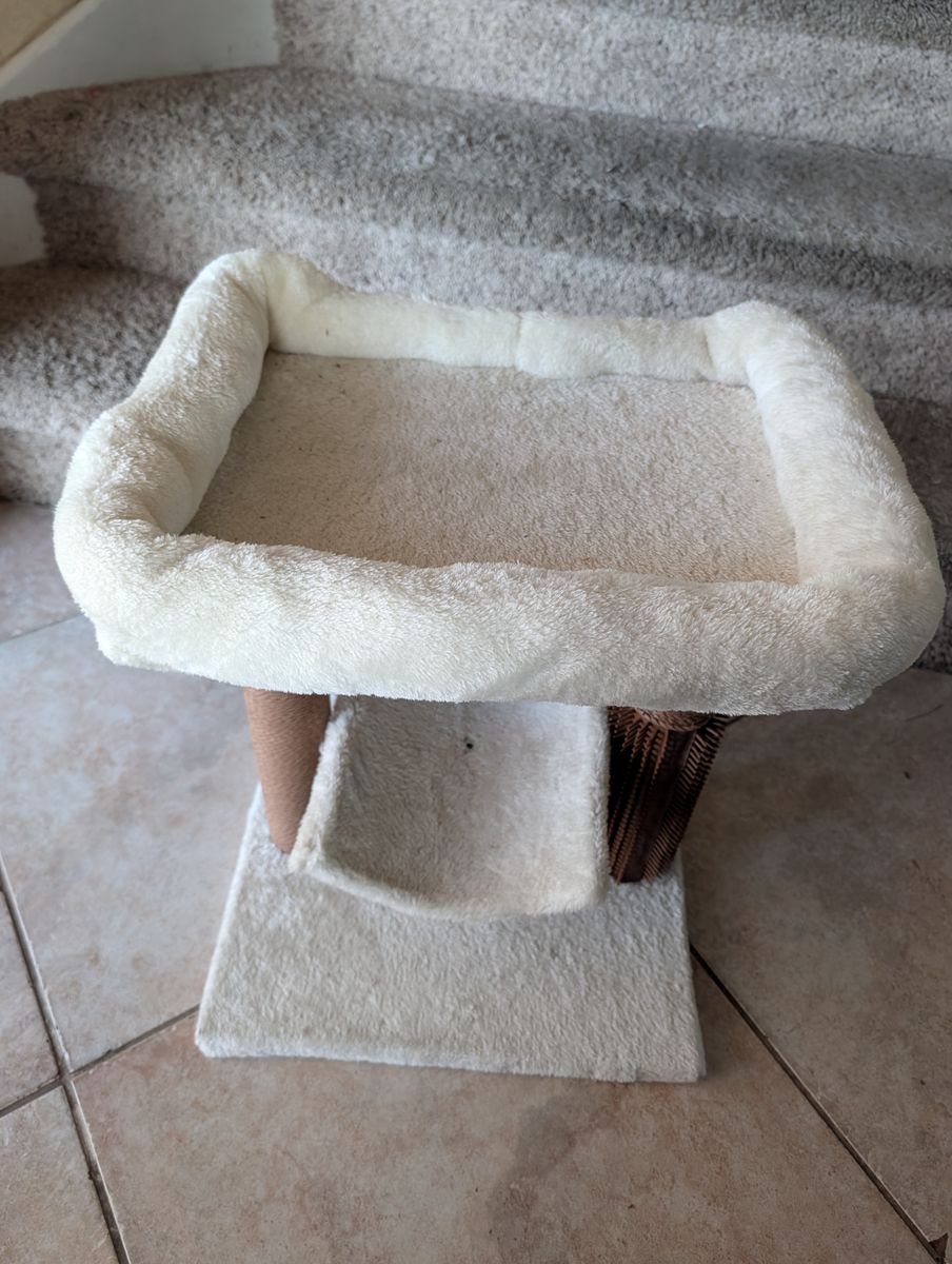 Cat scratching post