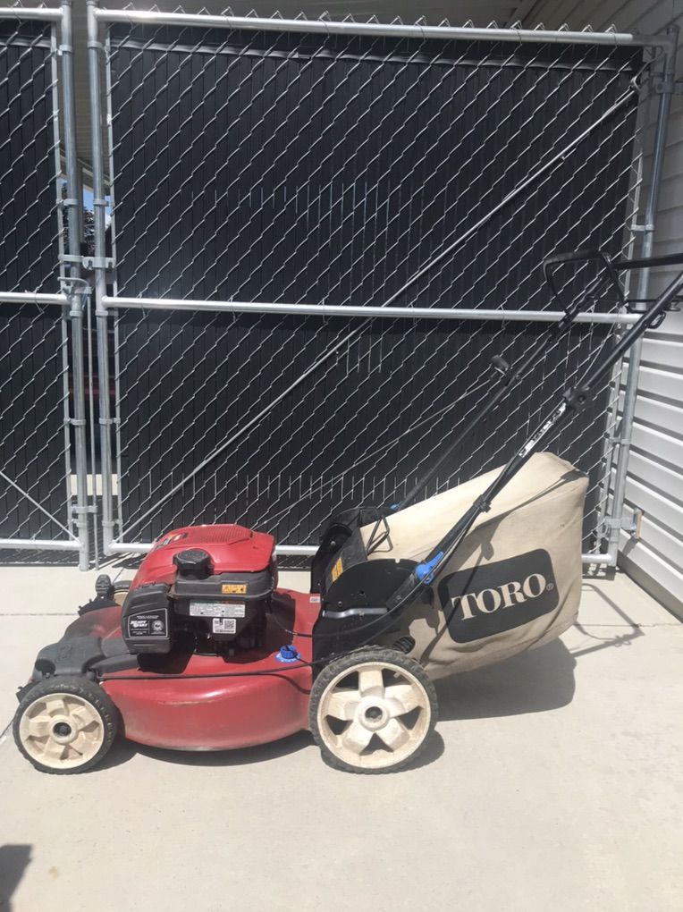 Toro 22” Self Propelled Recycler Lawnmower