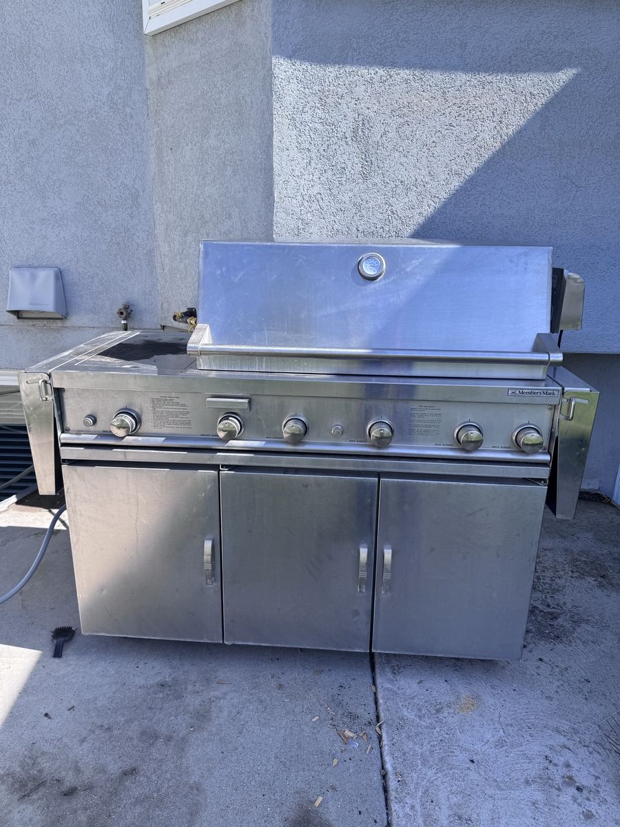 Natural Gas Grill - 6 Burner
