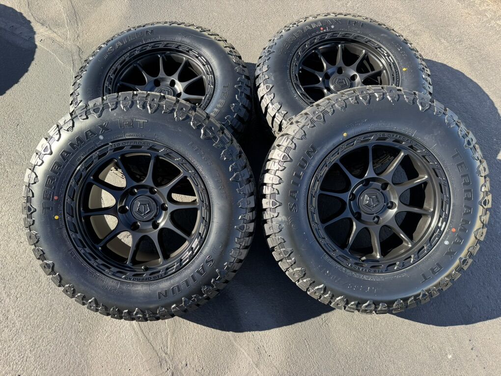 New LT265/70r17 RT TIS 563B 6x5.5 Chevy Tacoma GMC