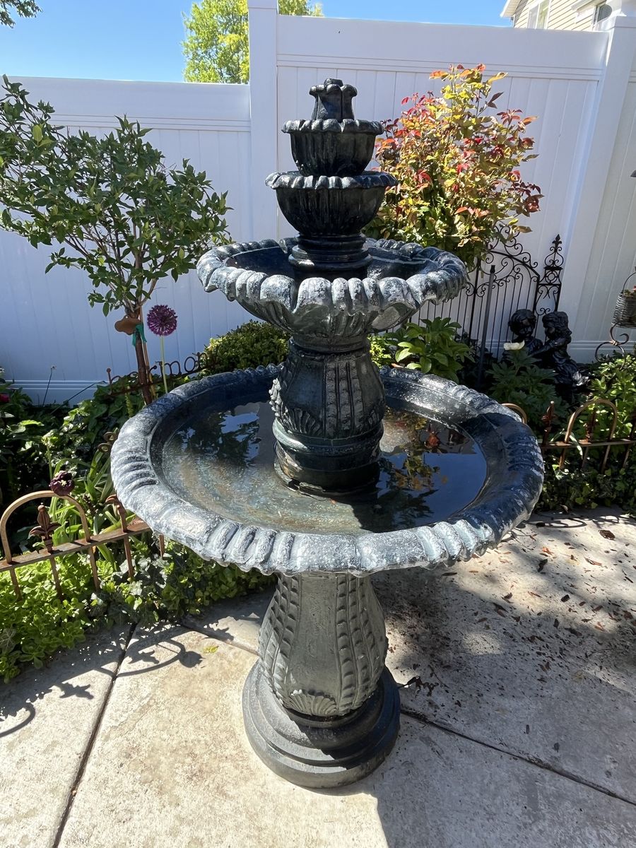 Beautiful tiered resin garden fountain NO pump. Could be used as a planter 57” tall 32” wide