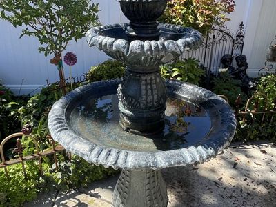 Beautiful tiered resin garden fountain NO pump. Could be used as a planter 57” tall 32” wide