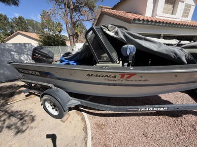 Tracker 17 Dual Console