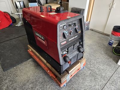 Welder Lincoln Ranger 250 GXT - 75 hours!