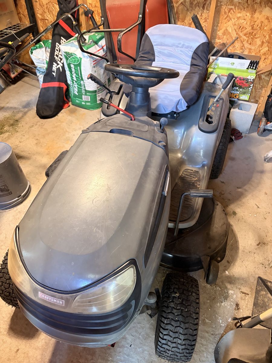 Craftsman LTS 2000 riding lawnmower