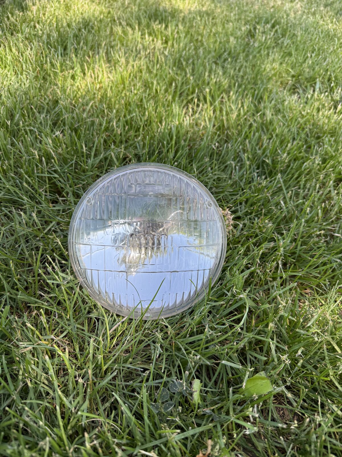 Vintage Guide Sealed Beam Round Halogen Headlight – T3, 12V 4001 SAE H70