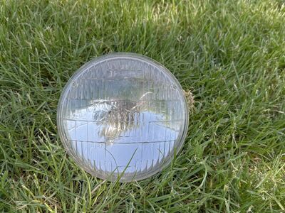 Vintage Guide Sealed Beam Round Halogen Headlight – T3, 12V 4001 SAE H70