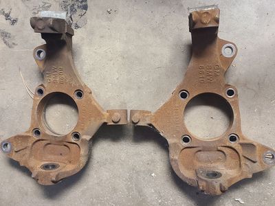 Chev Express 3500 Front Spindles - Used (GMC Savana)