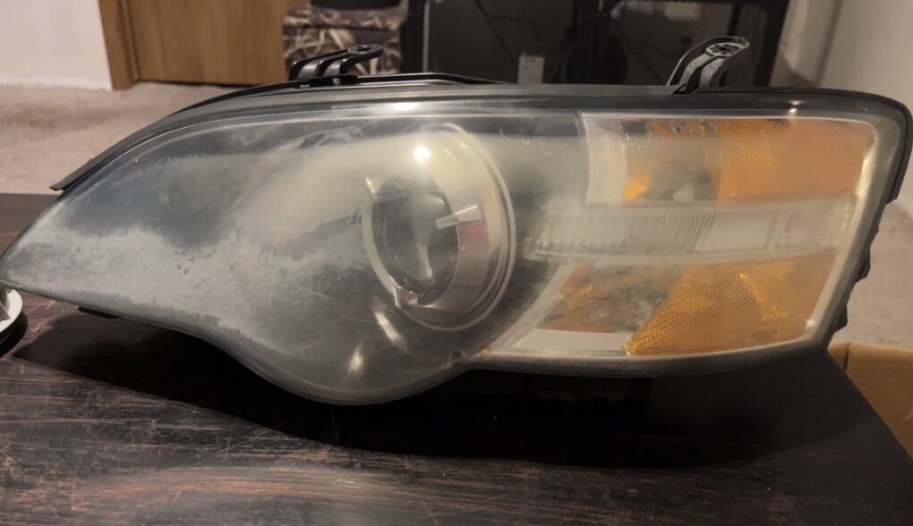 Drivers headlight's 2005 Subaru Legacy