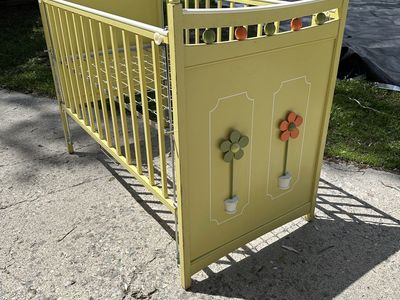 Cute Flower Crib