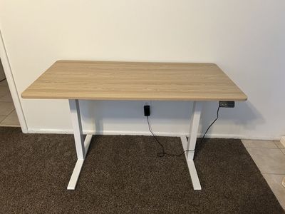 Standing Desk / Adjustable Hight Desk