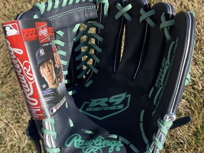 Rawlings R9 11.75 in. Baseball Glove