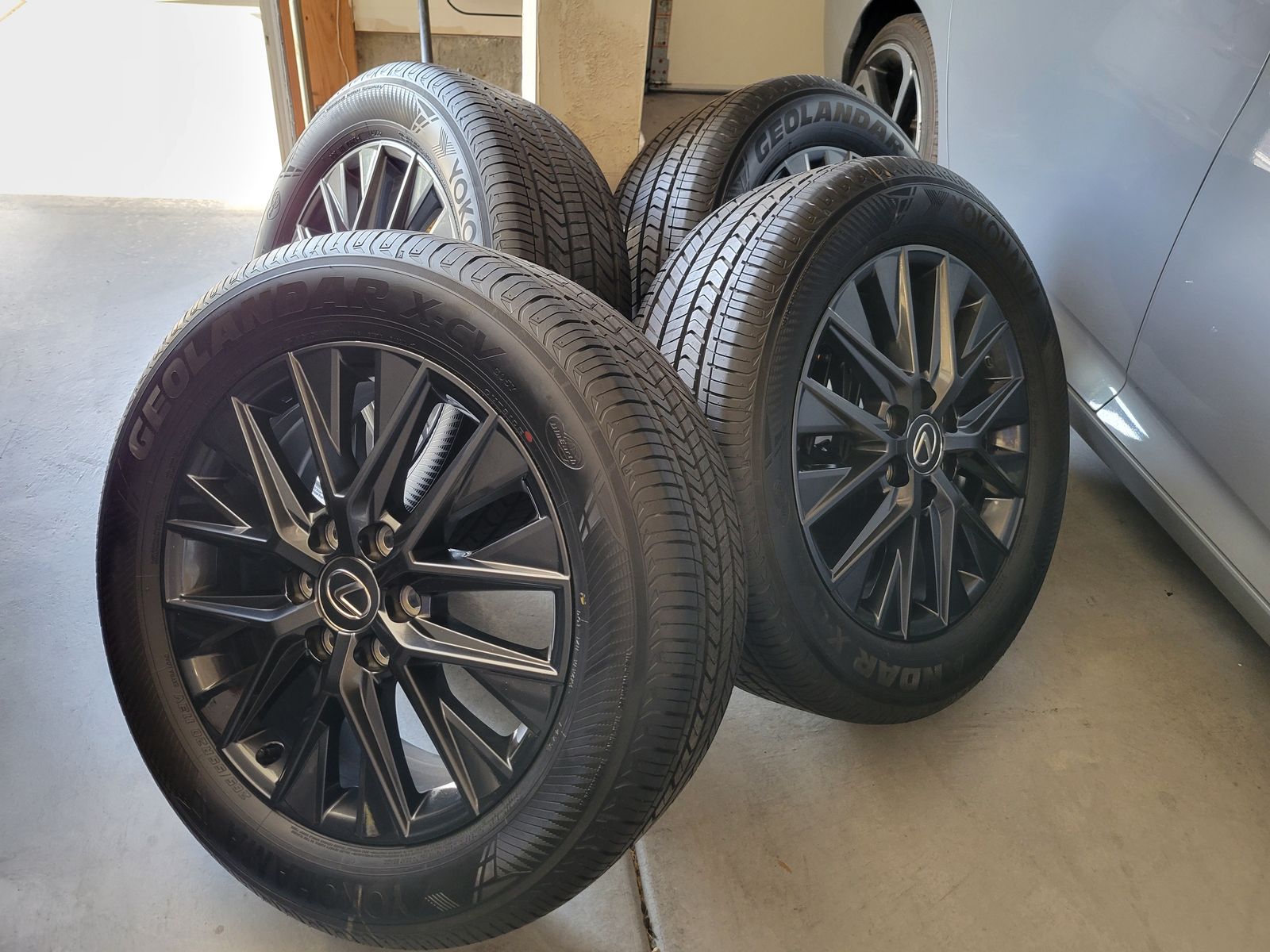 New set of OEM Lexus wheels & tires 265/55R20